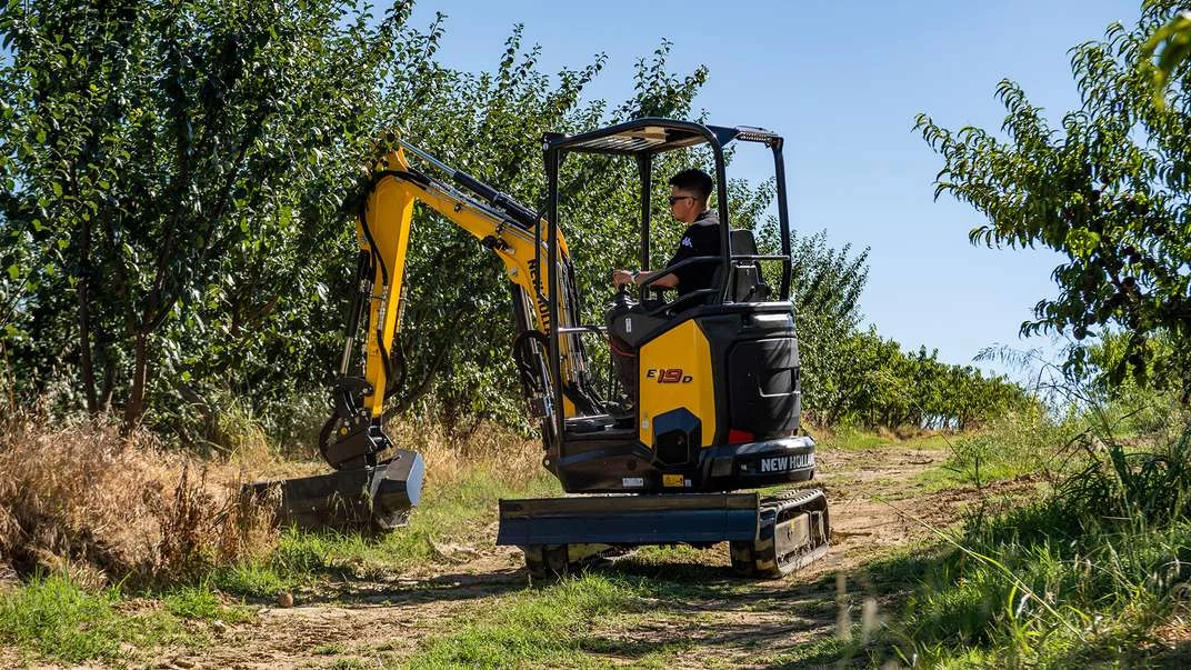new-holland-launches-a-complete-brand-new-range-of-mini-excavators-01.jpg
