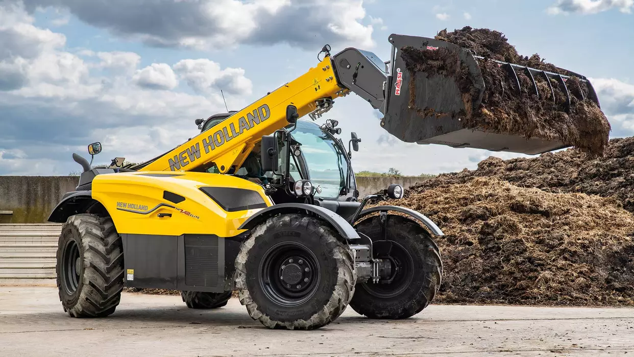 th-telehandlers-the-range-1.webp
