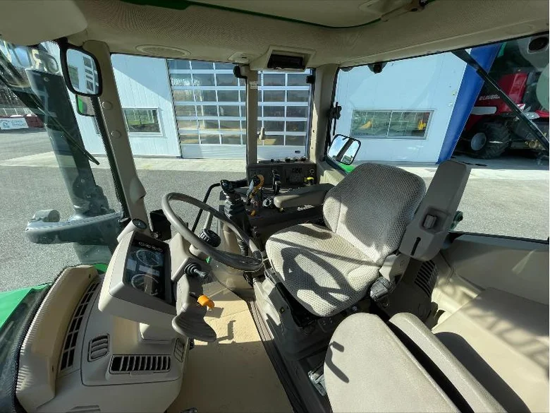 Tracteur JOHN-DEERE 6110