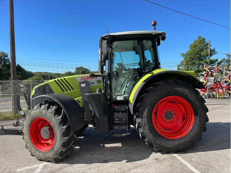 Tracteur CLAAS ARION 640